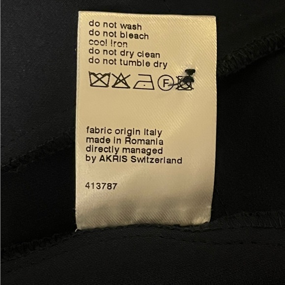 AKRIS Elegant Navy Mulberry Silk Blouse with Black Swarovski Jewel Trim, size 6 - Picture 12 of 13